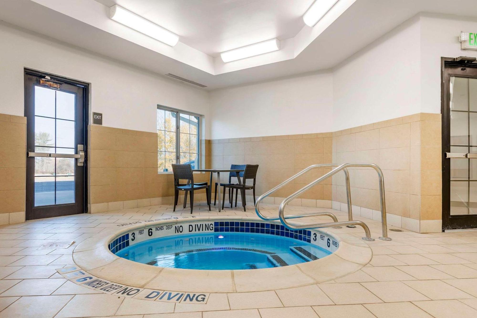 Comfort Inn & Suites Verona At Turning Stone Resort Casino Εξωτερικό φωτογραφία