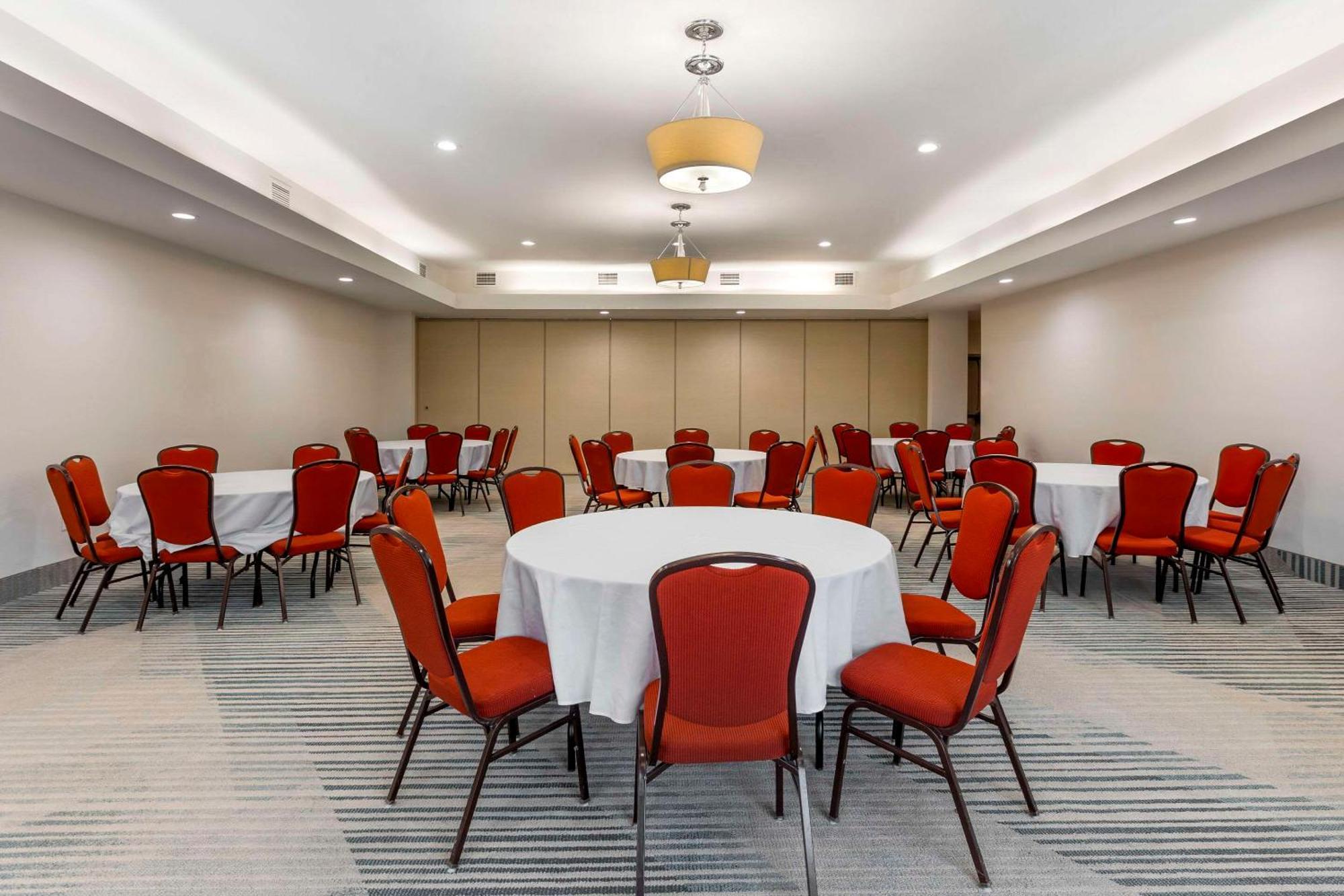 Comfort Inn & Suites Verona At Turning Stone Resort Casino Εξωτερικό φωτογραφία