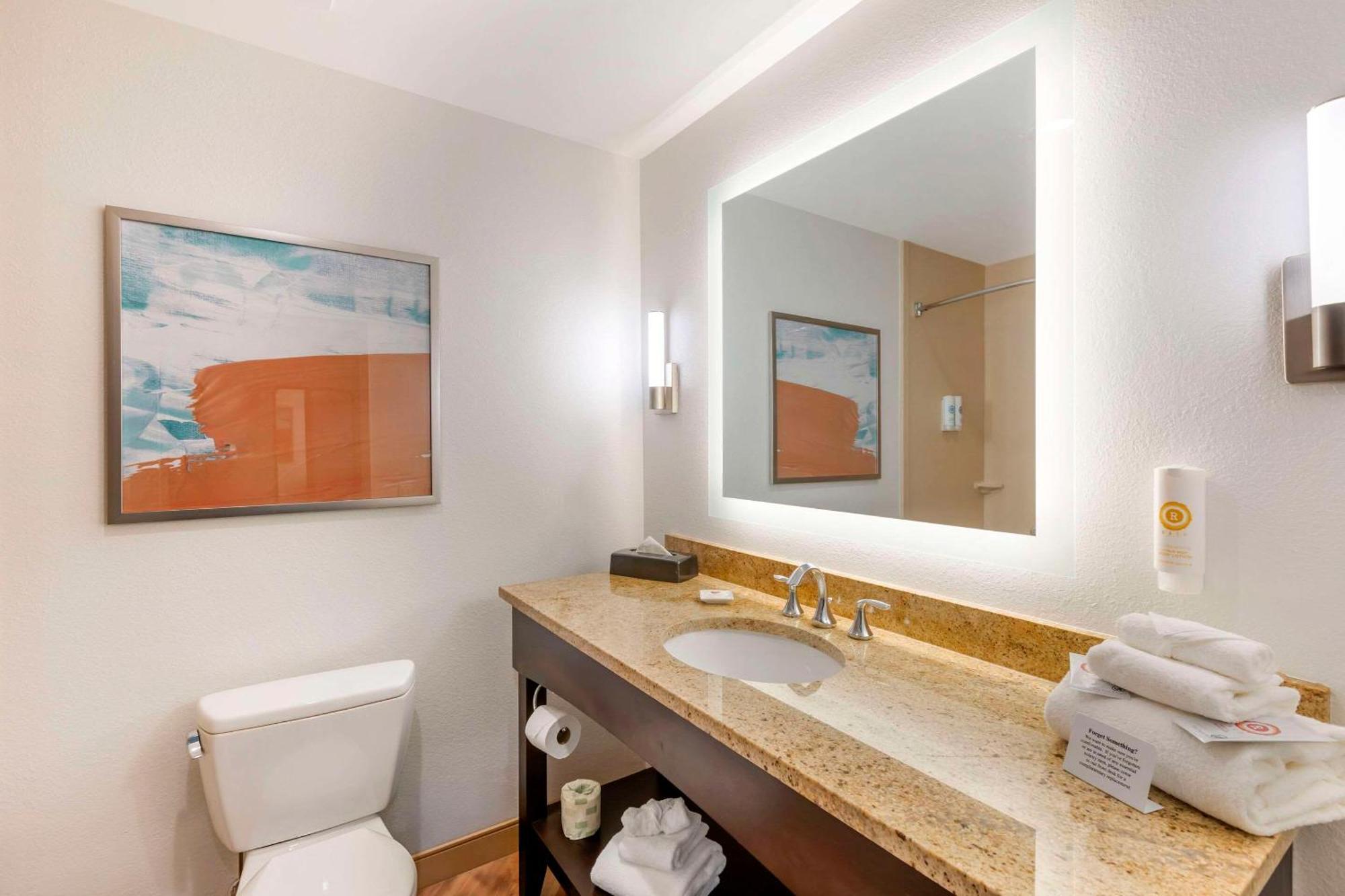 Comfort Inn & Suites Verona At Turning Stone Resort Casino Εξωτερικό φωτογραφία