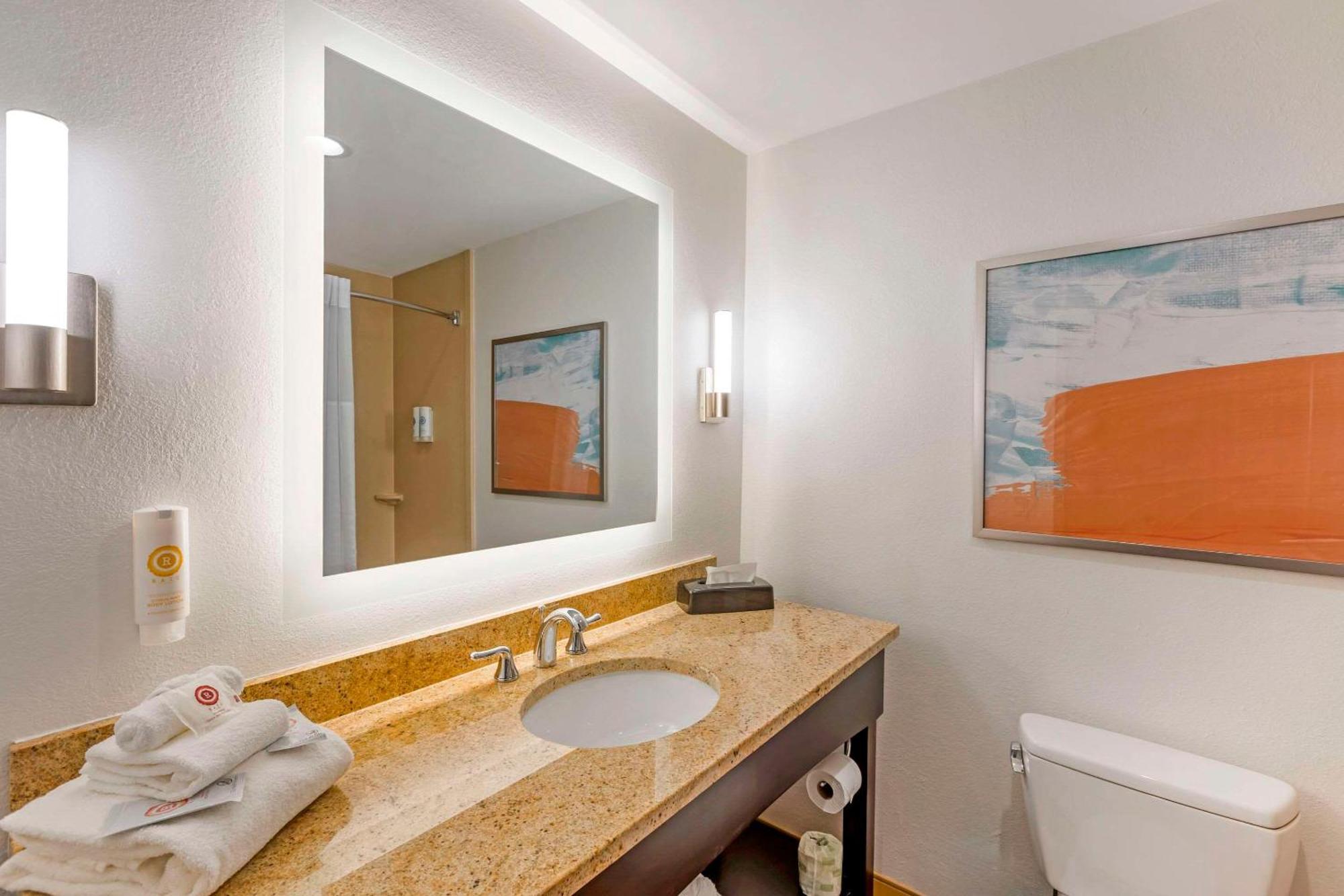 Comfort Inn & Suites Verona At Turning Stone Resort Casino Εξωτερικό φωτογραφία
