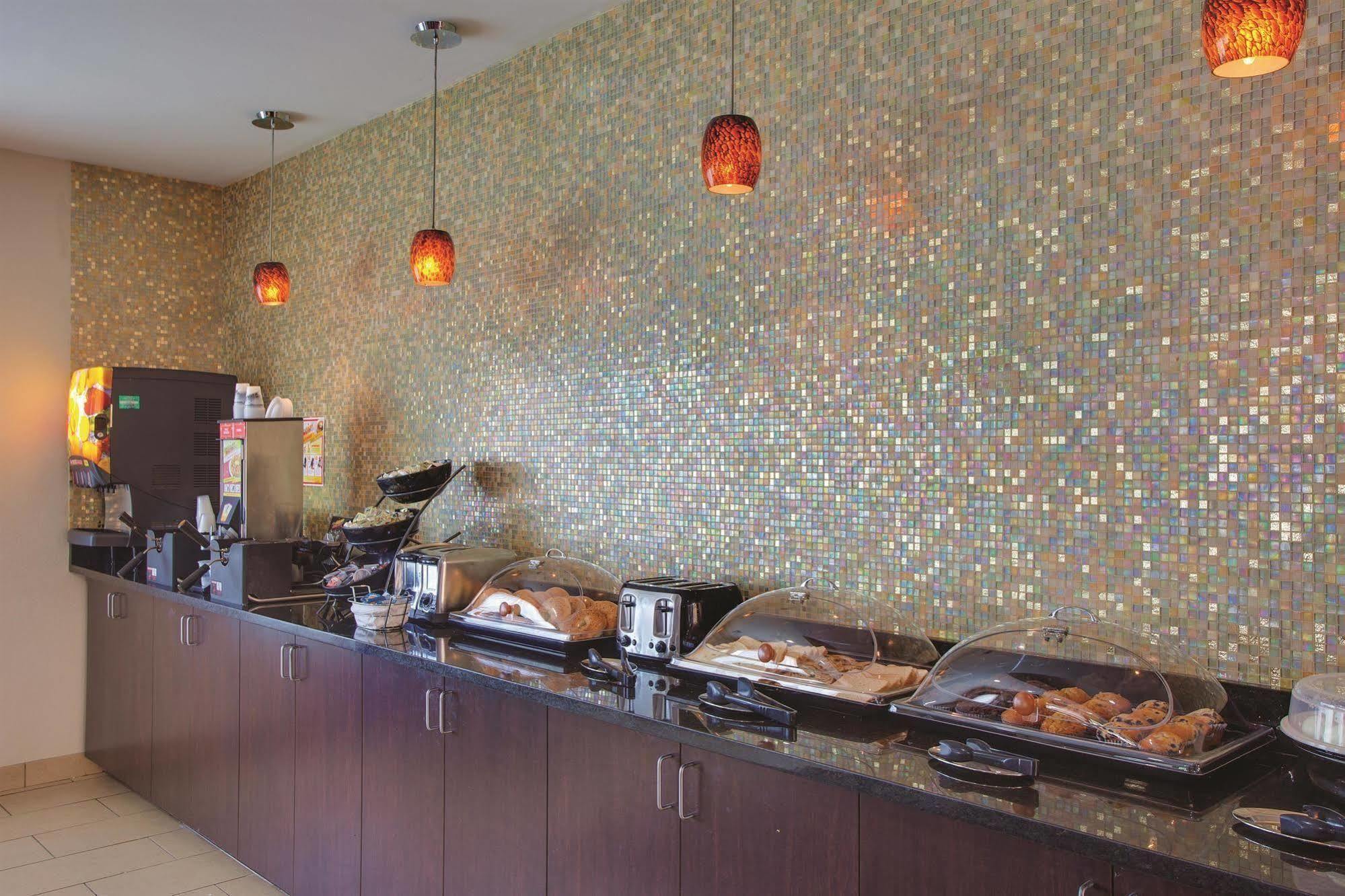 Comfort Inn & Suites Verona At Turning Stone Resort Casino Εξωτερικό φωτογραφία